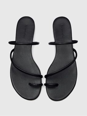 Reformation Ludo Toe Ring Strappy Flat Sandal Black - Size 6